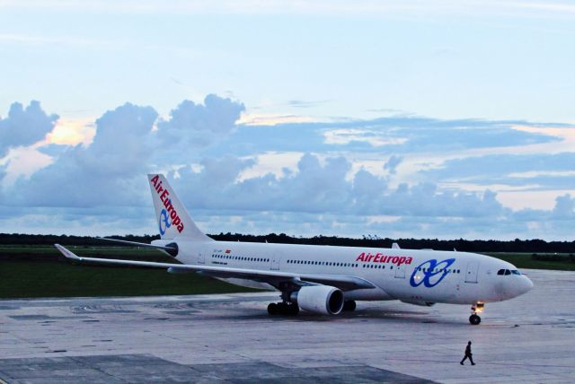 Airbus A330-200 (EC-JPF) - AIR EUROPA A332 TAXING TO THE GATE AT MDSD AIRPORT!