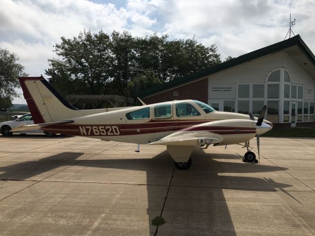 Beechcraft 55 Baron (N7652D)