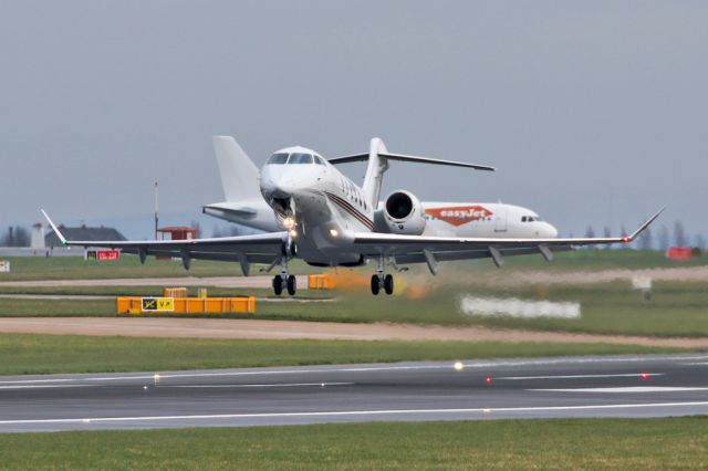 Canadair Challenger 350 (CS-CHF)