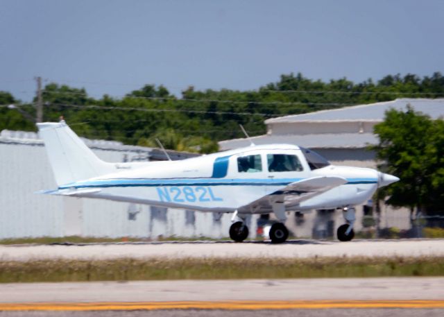 Piper Apache (N282L) - 2014 Sun n Fun