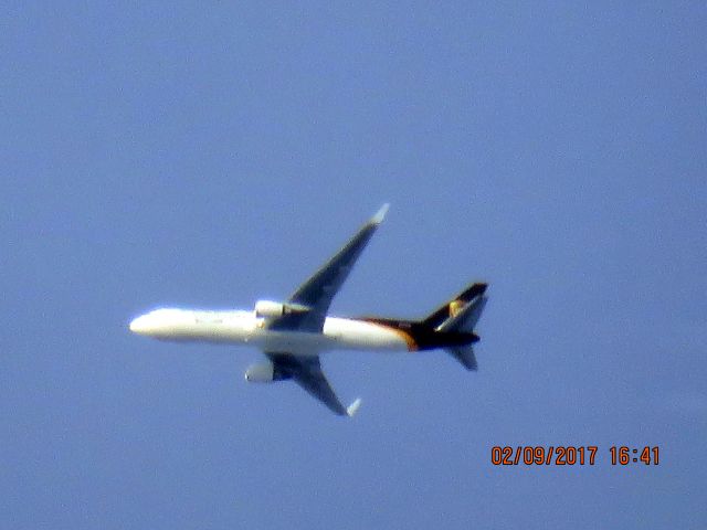 BOEING 767-300 (N352UP)