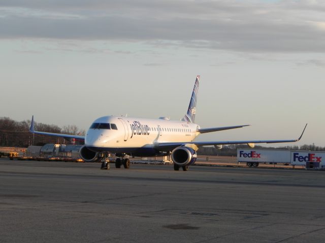 Embraer ERJ-190 (N351JB) - Another shot of N351JB sitting on the ramp after dropping off The Villanova University Men's Basketball team to take on the PC Friars.