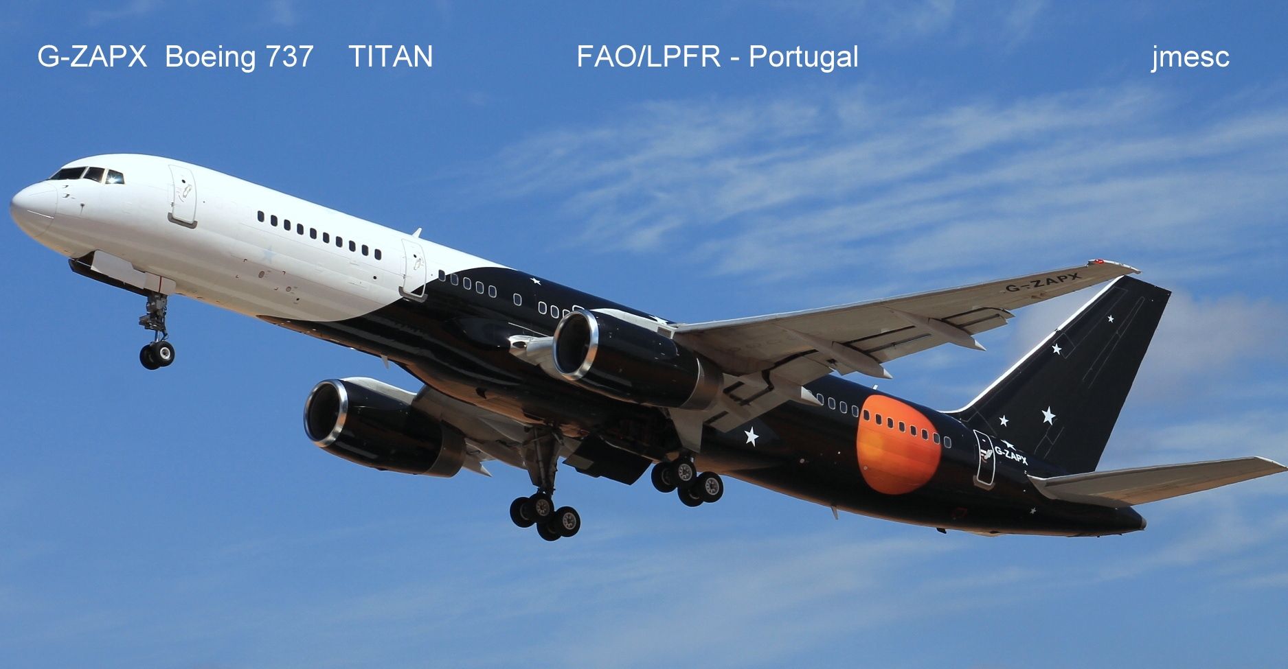 Boeing 737-700 (G-ZAPX)