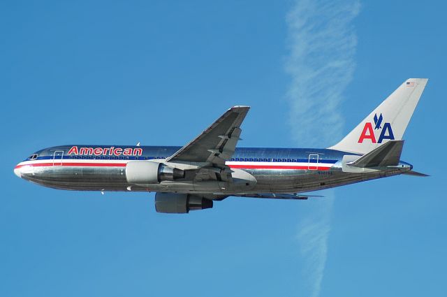 BOEING 767-200 (N327AA) - N327AA  B767-223  AAL  KLAX