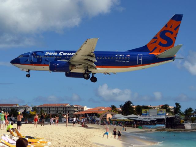 Boeing 737-700 (N713SY) - First time seeing Sun Country 737-700 with no winglets. Ex GOL PR-GIL