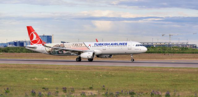 Airbus A321 (TC-JTP) - Turkish Airlines (The Year of Troy Livery)