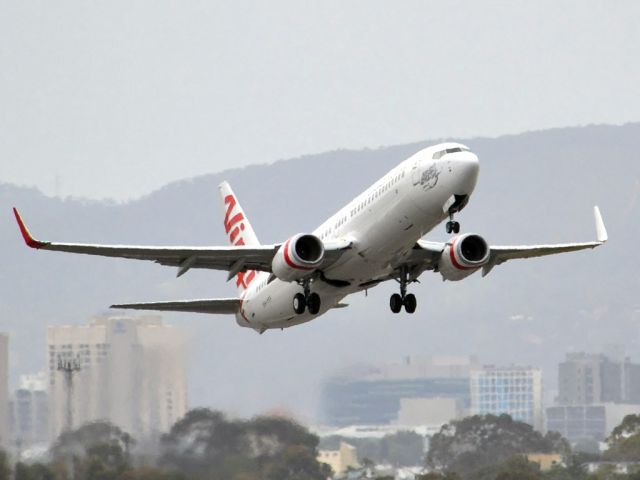 Boeing 737-800 (VH-YFF) - Getting airborne off runway 23. Friday 5th October 2012.