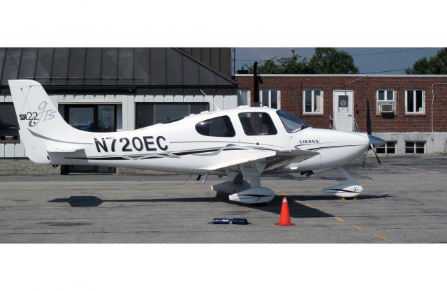 Cirrus SR-22 (N720EC)