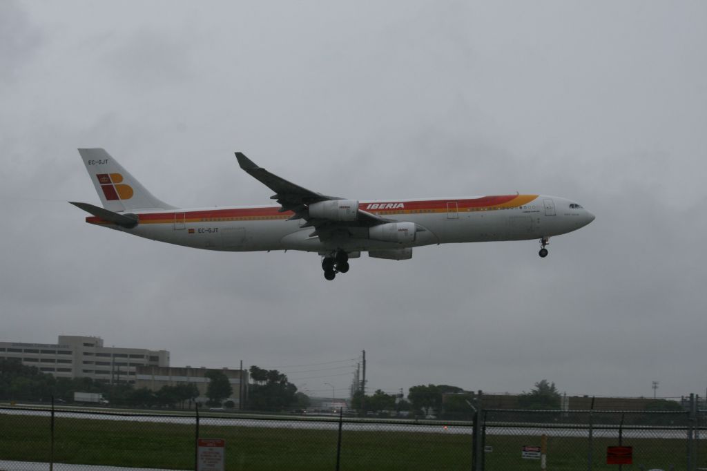 Airbus A340-200 (EC-GJT)