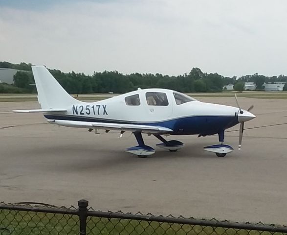 Cessna 350 (N2517X)