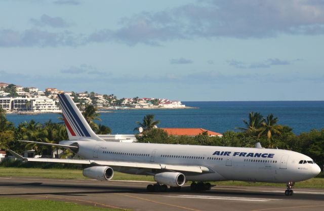 Airbus A340-300 (F-GLZN)