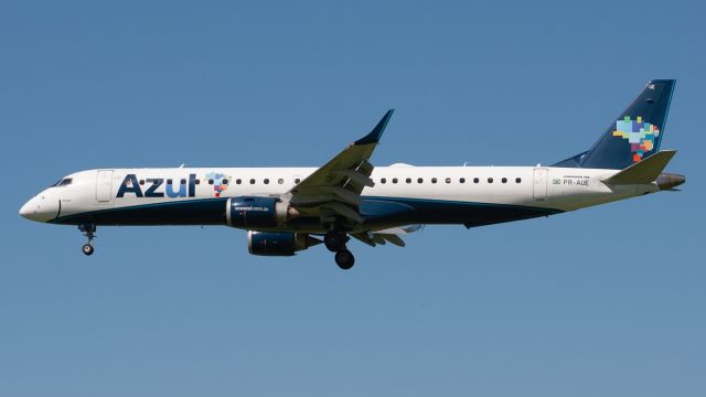 Embraer ERJ-190 (PR-AUE)