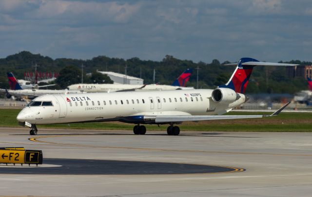 Canadair Regional Jet CRJ-900 (N228PQ)