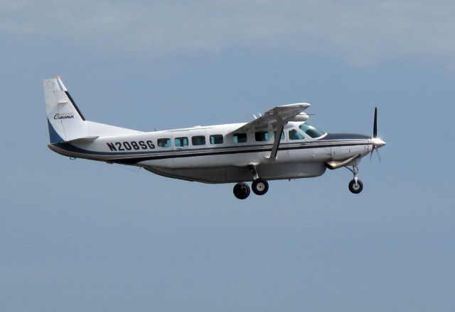 Cessna Caravan (N208SG) - Take off RW24.