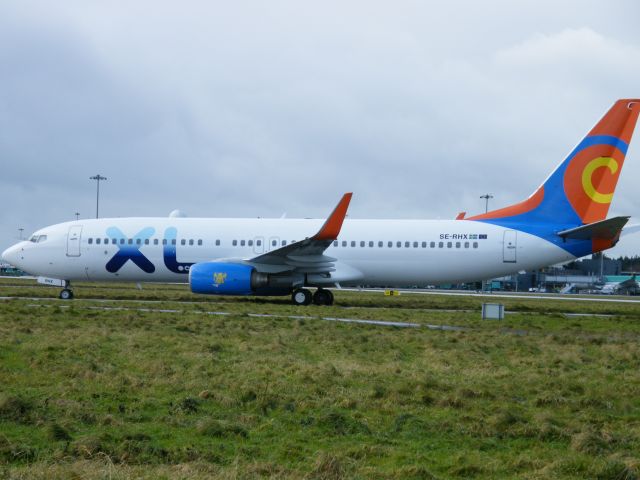 Boeing 737-700 (SE-RHX) - SE-RHX B737 SEEN HERE ON TAXIWAY FOXTROT ON 16/12/2010