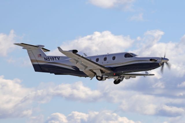 Pilatus PC-12 (N519TV) - Departing RWY 25 on 17 Oct 2021.