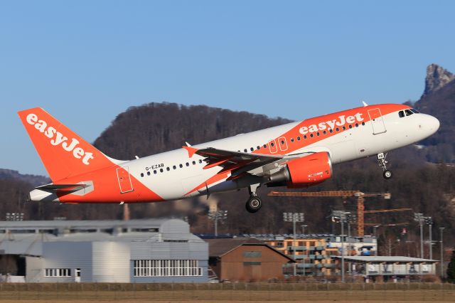Airbus A319 (G-EZAB)