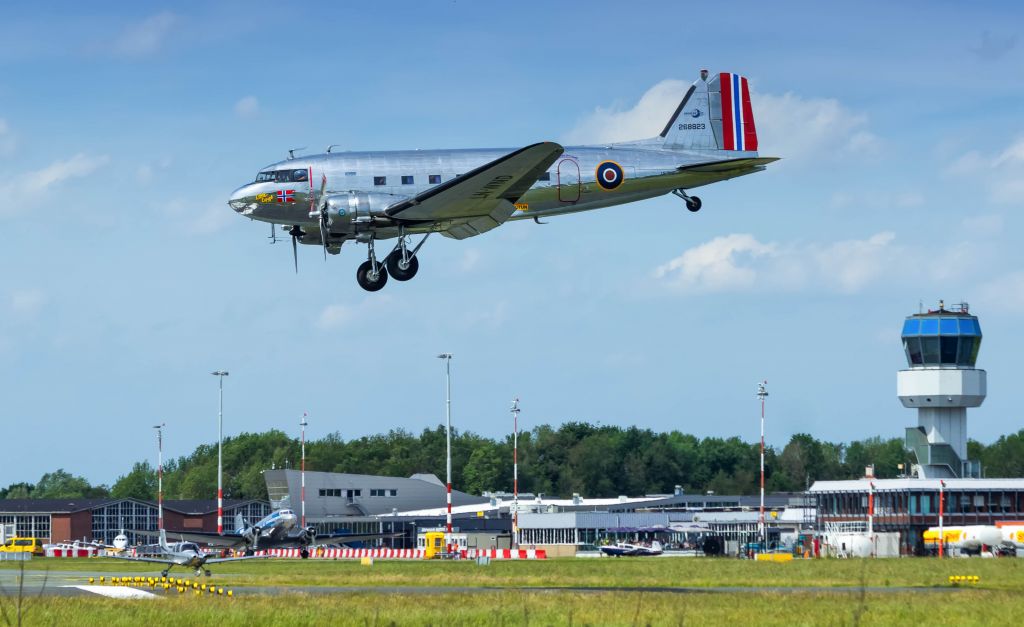 Douglas DC-3 (LN-WND)