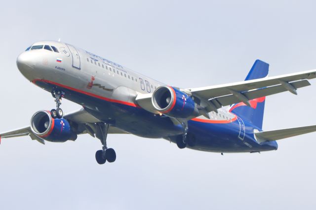 Airbus A320 (RA-73740)