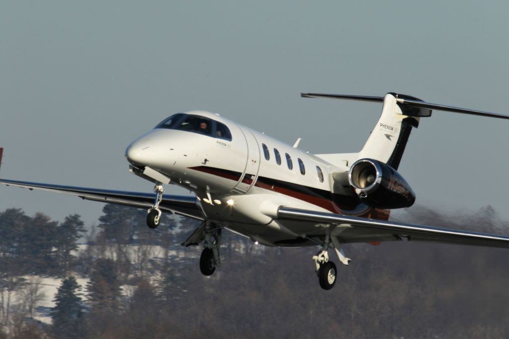 Embraer Phenom 300 (N361CE)