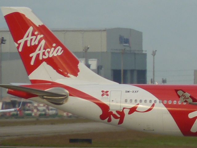 Airbus A330-300 —