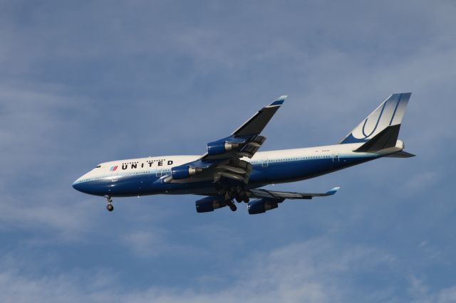 Boeing 747-400 (N182UA) - Landing at SFO from Frankfurt Intl (EDDF / FRA on 11-4-10