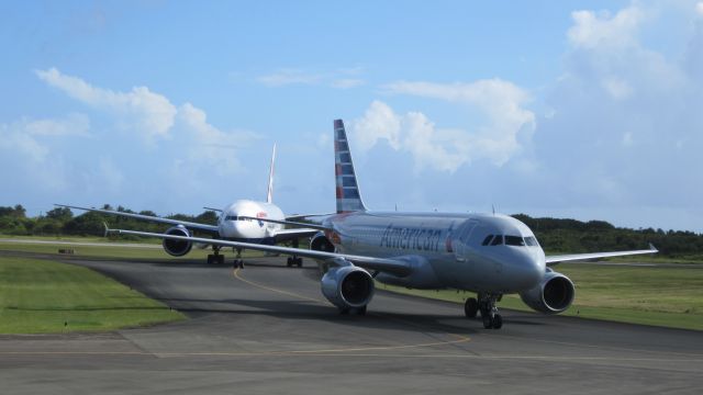 Airbus A319 (N723UW)