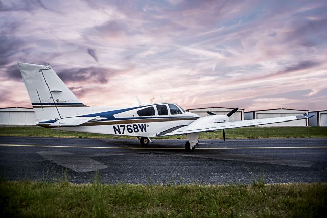 Beechcraft 55 Baron (N768W)