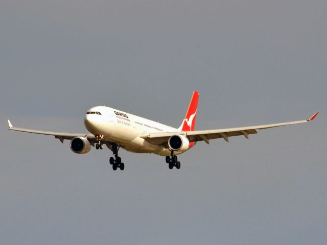 Airbus A330-300 (VH-QPJ) - On short finals for runway 05. Thursday 12th July 2012.