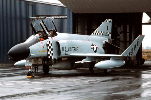 AFR589 — - "Ready Alert" 57th (FIS) Fighter Intercepter Squadon - KEF