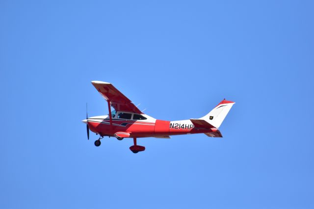 Cessna Skylane (N214HP) - Taking off...