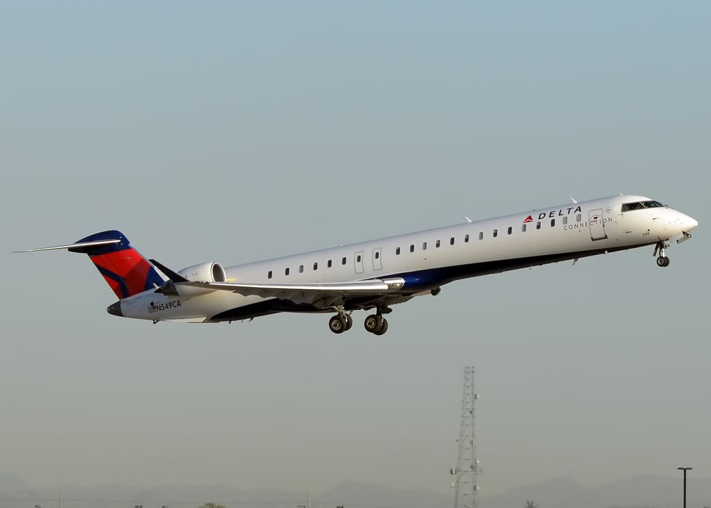 Canadair Regional Jet CRJ-900 (N549CA)