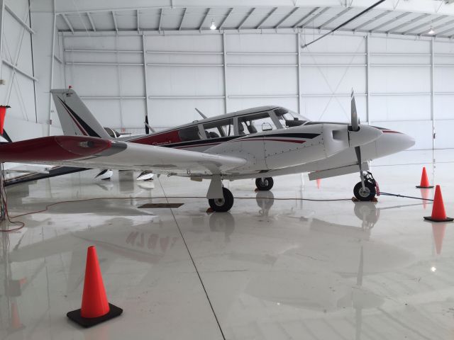 Piper PA-30 Twin Comanche (N7945Y)