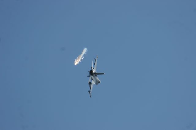 — — - F-16 Shoots a Flare at Hardwood Range