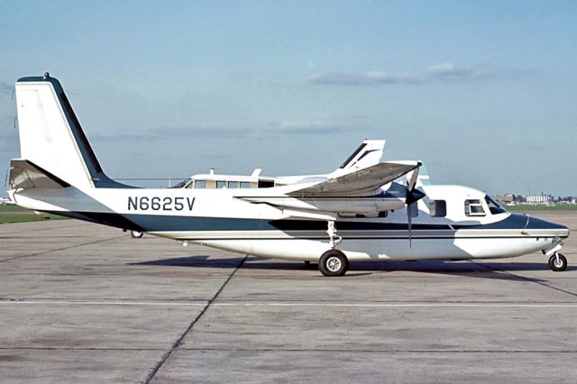 N6625V — - AERO COMMANDER 680F - REG N6625V (CN 1657-127) - HEATHROW INTERNATIONAL AIRPORT LONDON UK - EGLL 17/5/1967