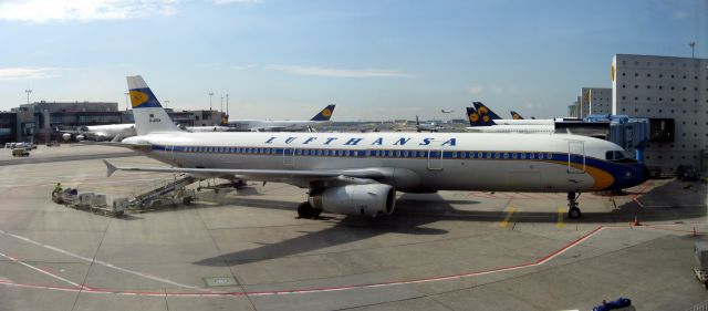 Airbus A330-300 (D-AIRX)