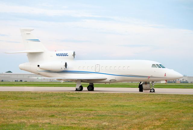 Dassault Falcon 900 (N685DC) - N685DC sits on the ramp at the former central flying service in Little Rock. This Falcon 900 is owned by WELLS FARGO BANK NORTHWEST NA TRUSTEE