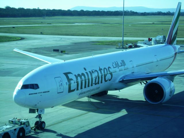 Boeing 777-200 (A6-ECR) - Coming to the stand for MEL - SIN service as EK405 on 25 September 2011.  Photo taken from Emirates Lounge at MEL. NOTE: this is a 300ER not  200 series.