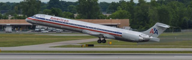 McDonnell Douglas MD-83 (N9622A)