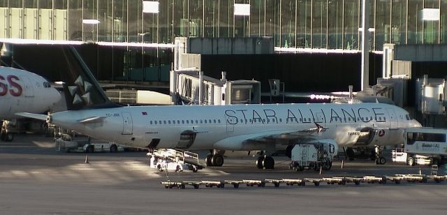 Airbus A321 (TC-JRR) - TCJRR08022022ZRH.jpgbr /Livrée Star Alliance. 