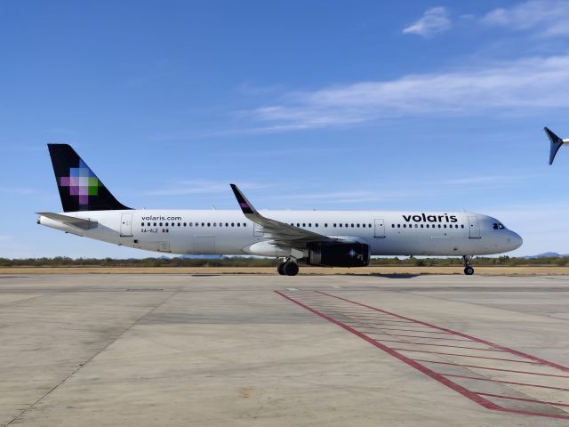 Airbus A321 (XA-VLZ)