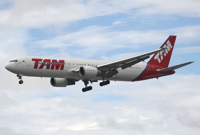 BOEING 767-300 (PT-MSR)