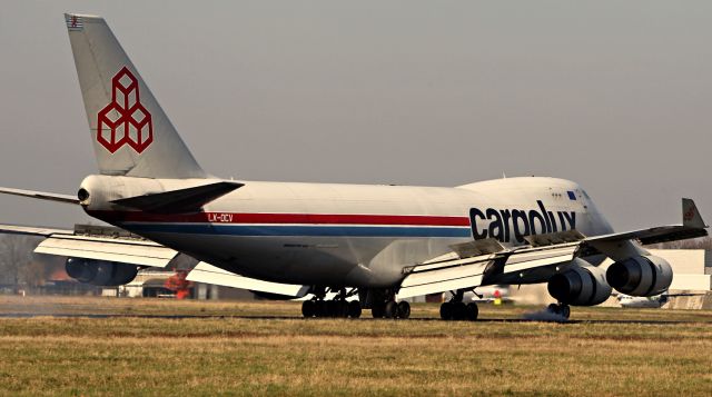 Boeing 747-400 (LX-OCV)