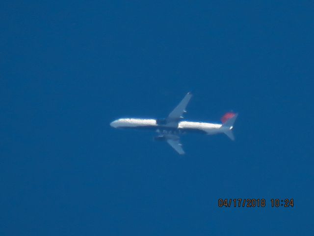 Boeing 737-900 (N883DN)