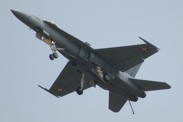 J5009 — - F/A-18 Hornet