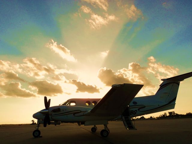 Beechcraft Super King Air 200 (N927BG)