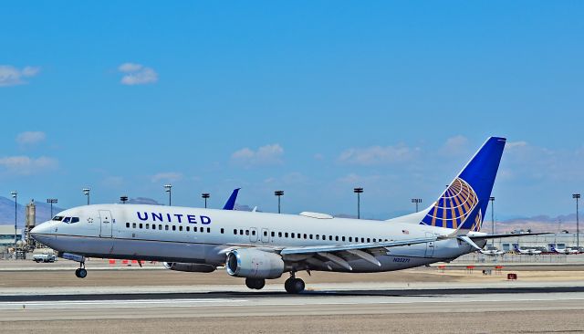 Boeing 737-800 (N35271) - N35271 United Airlines 2001 Boeing 737-824 - cn 31589 / ln 982 - Split Scimitar Wingletbr /br /Las Vegas - McCarran International Airport (LAS / KLAS)br /USA - Nevada May 10, 2015br /Photo: Tomás Del Coro