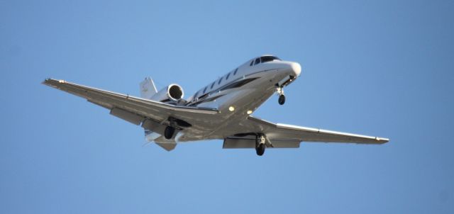 Cessna Citation Excel/XLS (N43HF) - On Final 30L  06-02-2015