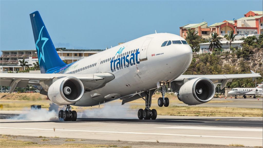 Airbus A310 (C-GFAT) - AirTransat smoking them at landing on St Maarten.