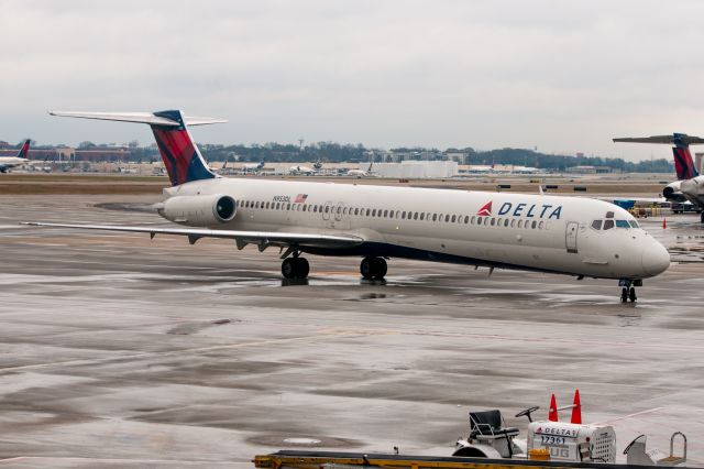 McDonnell Douglas MD-88 (N953DL) - Concourse A Gate 31